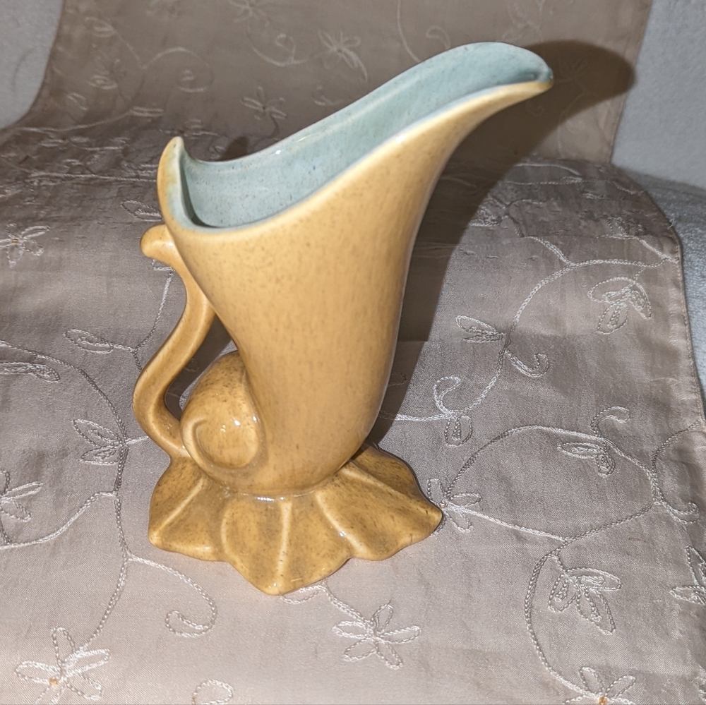Vintage Red Wing ceramic cornucopia leaf vase.